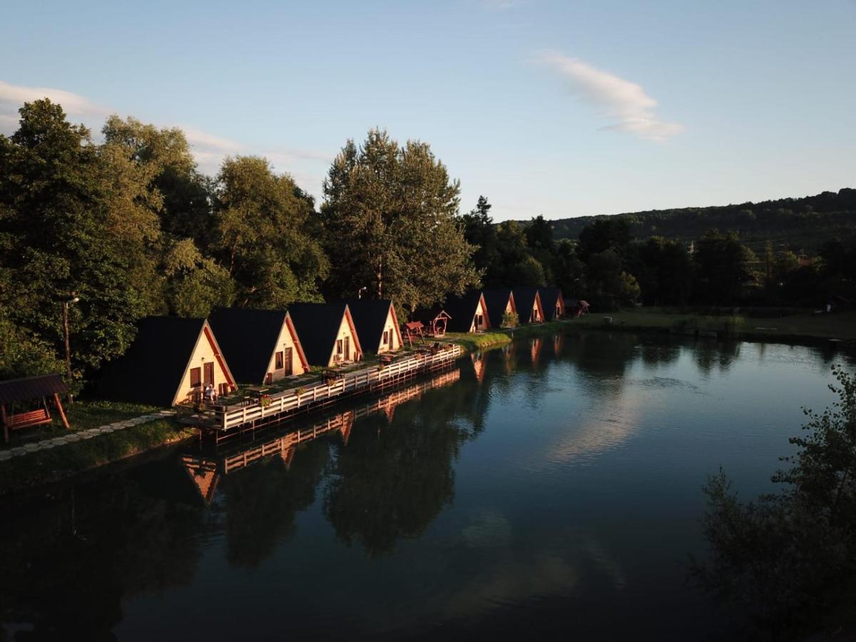 Pastravaria Zavoi Valea Danului Bagian luar foto